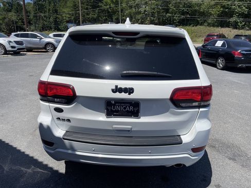 Used 2019 Jeep Grand Cherokee Altitude AWD/4WD image 6