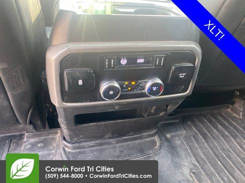 Used 2019 Ford Expedition XLT w/ Equipment Group 202A AWD/4WD image 11