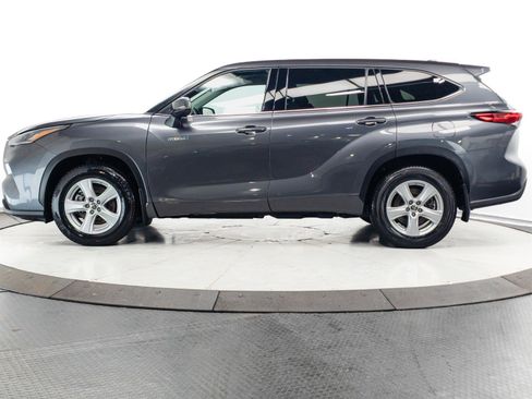 Used 2021 Toyota Highlander LE image 8