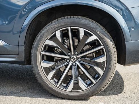 Used 2025 Volvo XC90 B6 Plus image 18