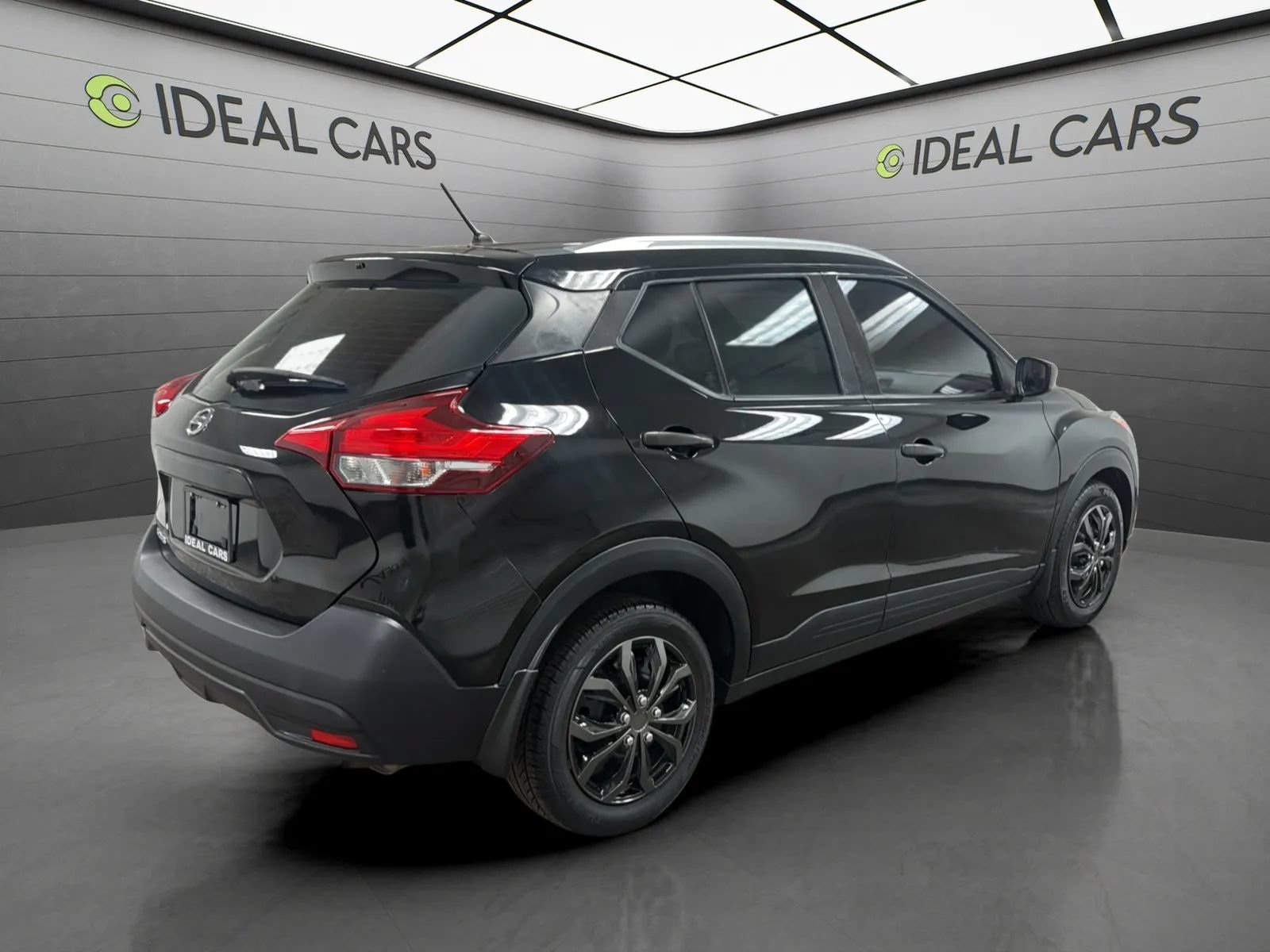 Used 2018 Nissan Kicks S FWD image 5