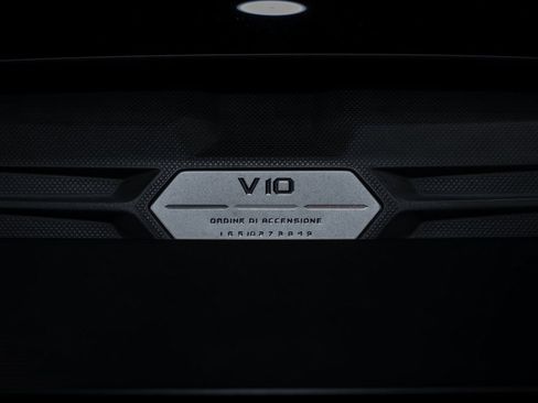 Used 2020 Lamborghini Huracan EVO image 17