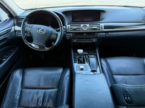 Used 2013 Lexus LS 460 w/ Comfort Pkg RWD image 12
