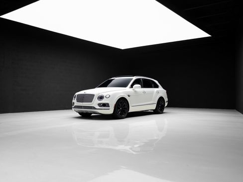 Used 2018 Bentley Bentayga AWD/4WD image 83