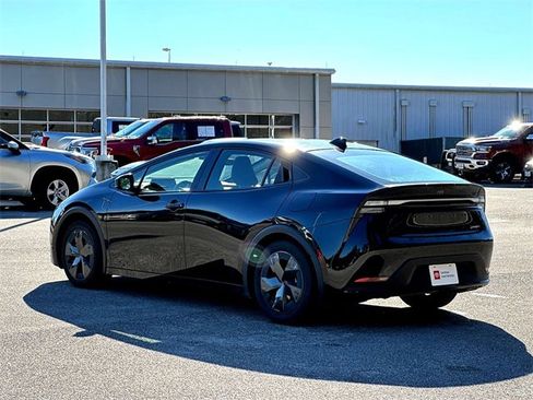 Used 2025 Toyota Prius SE image 6