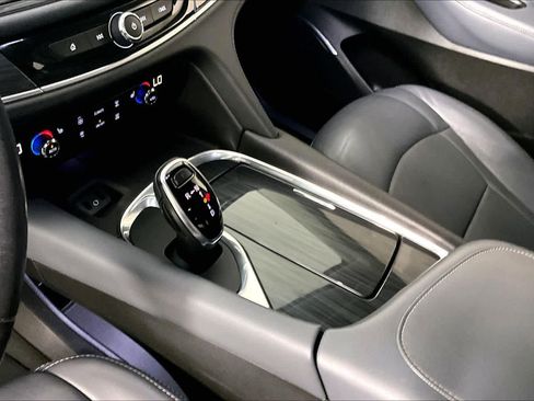 Used 2018 Buick Enclave Essence image 16