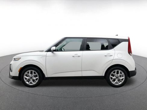 Used 2025 Kia Soul LX w/ LX Technology Package FWD image 4