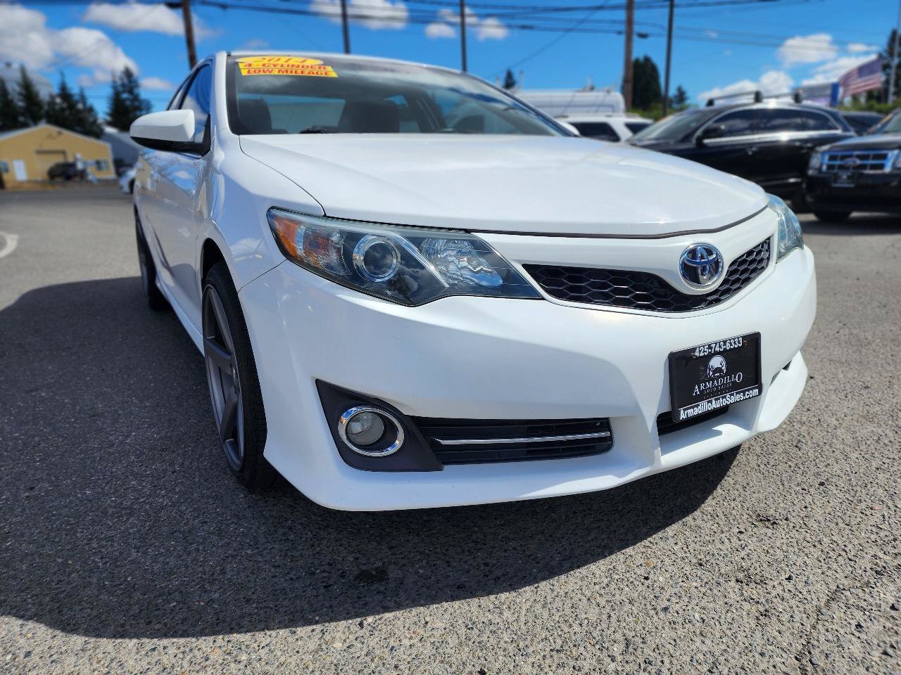 Used 2014 Toyota Camry SE FWD image 3