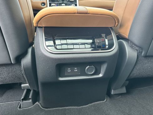 Used 2026 Nissan Armada Platinum Reserve RWD image 23
