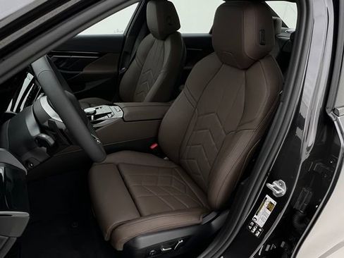 New 2026 BMW 530i xDrive w/ M Sport Package AWD/4WD image 8