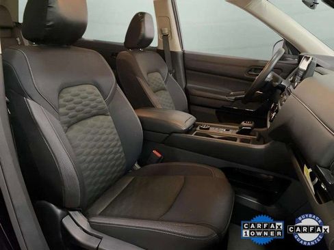 Used 2024 Nissan Pathfinder S image 81