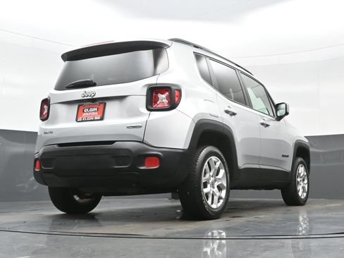 Used 2017 Jeep Renegade Latitude w/ Cold Weather Group AWD/4WD image 28