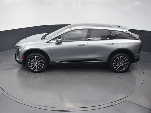 Used 2025 Cadillac Optiq Sport 2 w/ LPO, Floor Liner Package AWD/4WD image 36