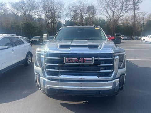 Used 2024 GMC Sierra 3500 SLE w/ SLE Convenience Package image 2