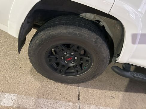 Used 2023 Toyota 4Runner SR5 Premium w/ Moonroof Package image 10