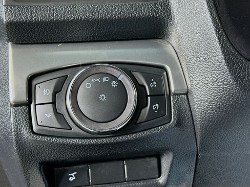 Used 2019 Ford Explorer XLT w/ Equipment Group 202A FWD image 17