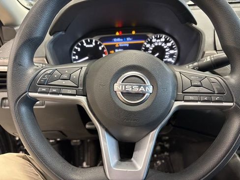 Used 2025 Nissan Altima 2.5 SV image 12