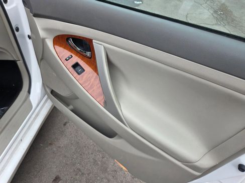 Used 2011 Toyota Camry XLE image 20