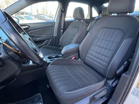 Used 2019 Volkswagen Jetta GLI image 12