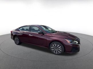 Used 2025 Nissan Altima 2.5 SV FWD video 2