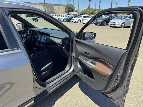 Used 2018 Nissan Kicks SR FWD image 15