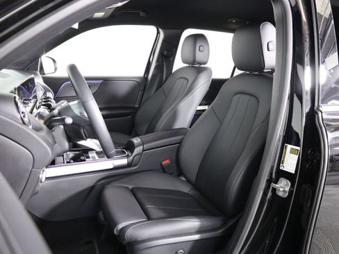 Certified 2025 Mercedes-Benz GLB 250 4MATIC image 38