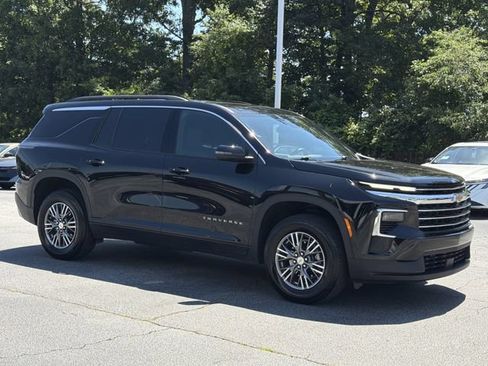 Used 2026 Chevrolet Traverse LT FWD image 8