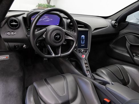 Used 2019 McLaren 720S Luxury RWD image 5