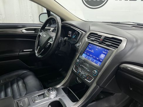 Used 2019 Ford Fusion SEL image 19