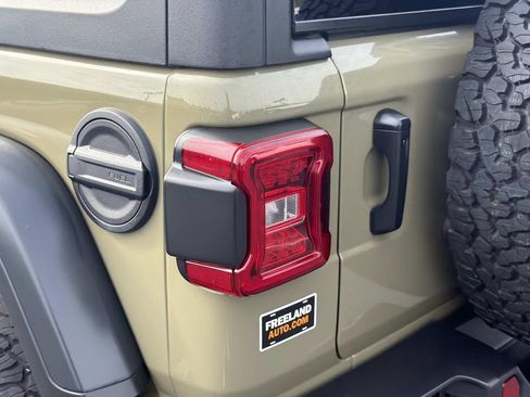 Used 2026 Jeep Wrangler Unlimited Rubicon AWD/4WD image 12