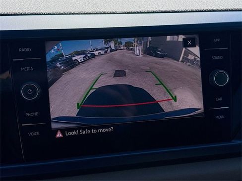 Used 2022 Volkswagen Taos SE image 13