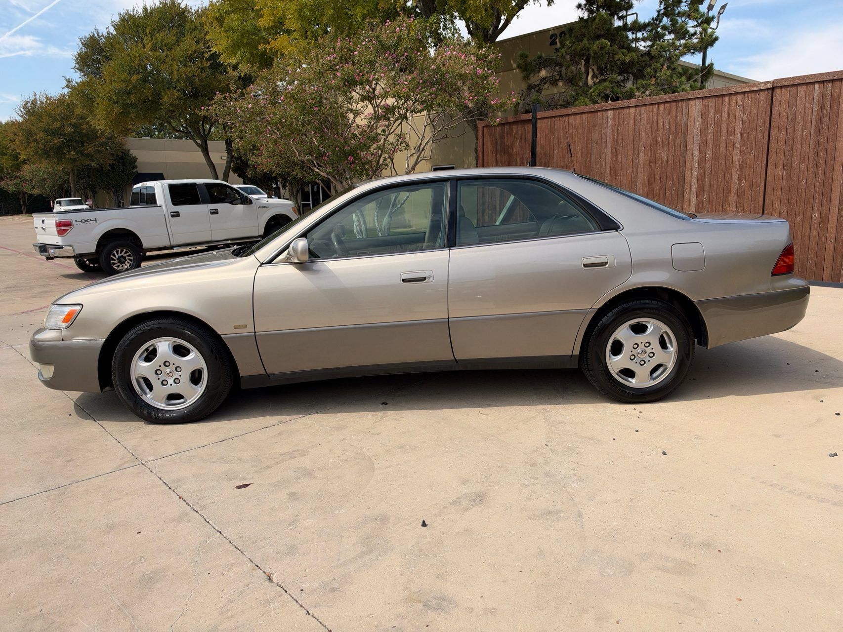 Used 1999 Lexus ES 330 FWD image 4