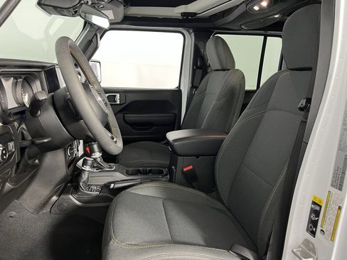 Certified 2024 Jeep Gladiator Sport image 20