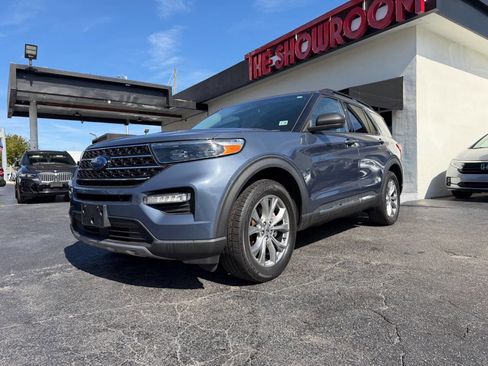 Used 2021 Ford Explorer XLT w/ Equipment Group 202A image 2