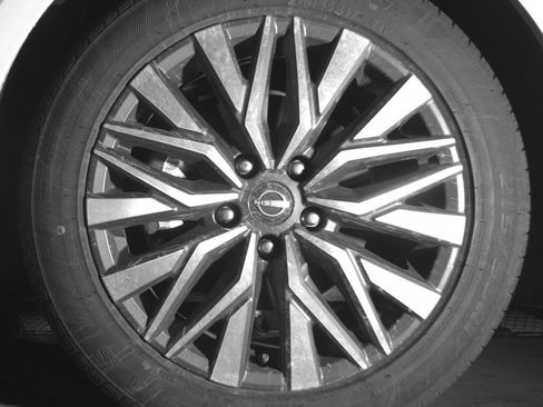 Used 2025 Nissan Altima 2.5 SV FWD image 12