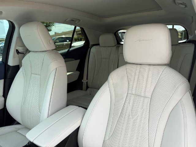 Used 2024 Buick Envision Avenir AWD/4WD image 13