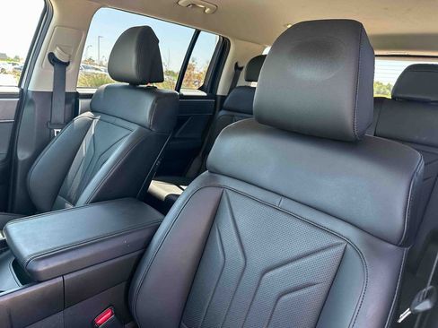 Used 2025 Hyundai Santa Fe SEL FWD image 14
