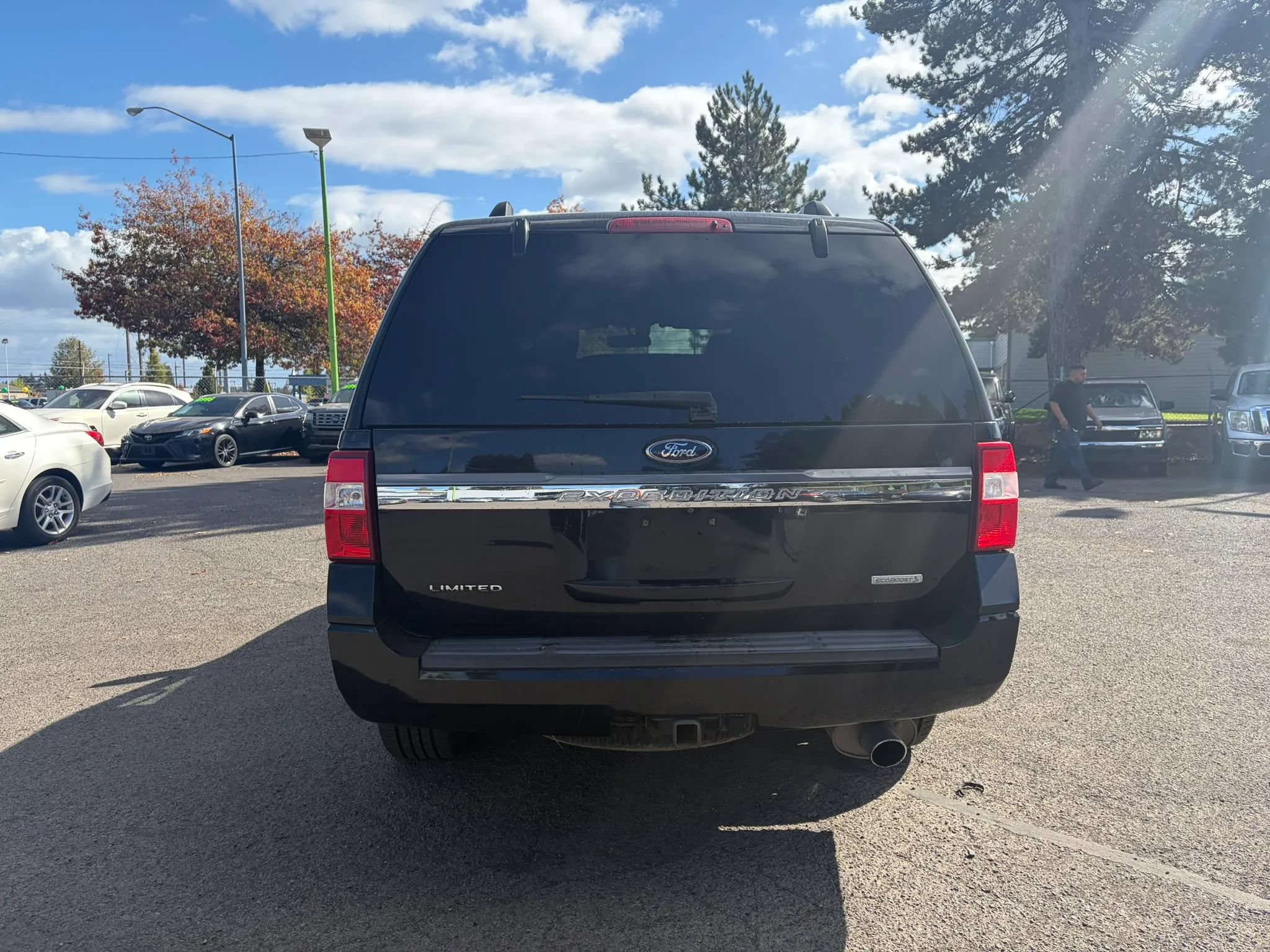 Used 2016 Ford Expedition Limited AWD/4WD image 4