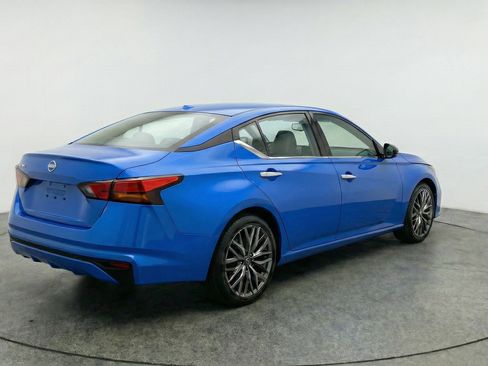 Used 2025 Nissan Altima 2.5 SV image 9