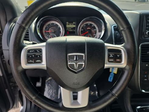 Used 2017 Dodge Grand Caravan GT FWD image 18