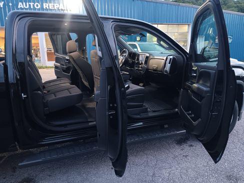 Used 2018 GMC Sierra 1500 SLE w/ SLE Value Package AWD/4WD image 9