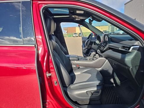 Used 2023 Toyota Highlander L AWD/4WD image 16