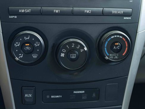 Used 2013 Toyota Corolla L FWD image 28