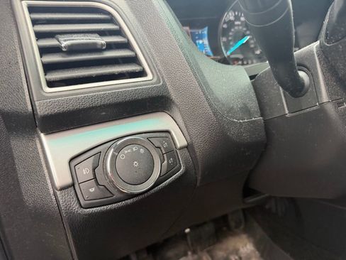 Used 2016 Ford Explorer XLT AWD/4WD image 9