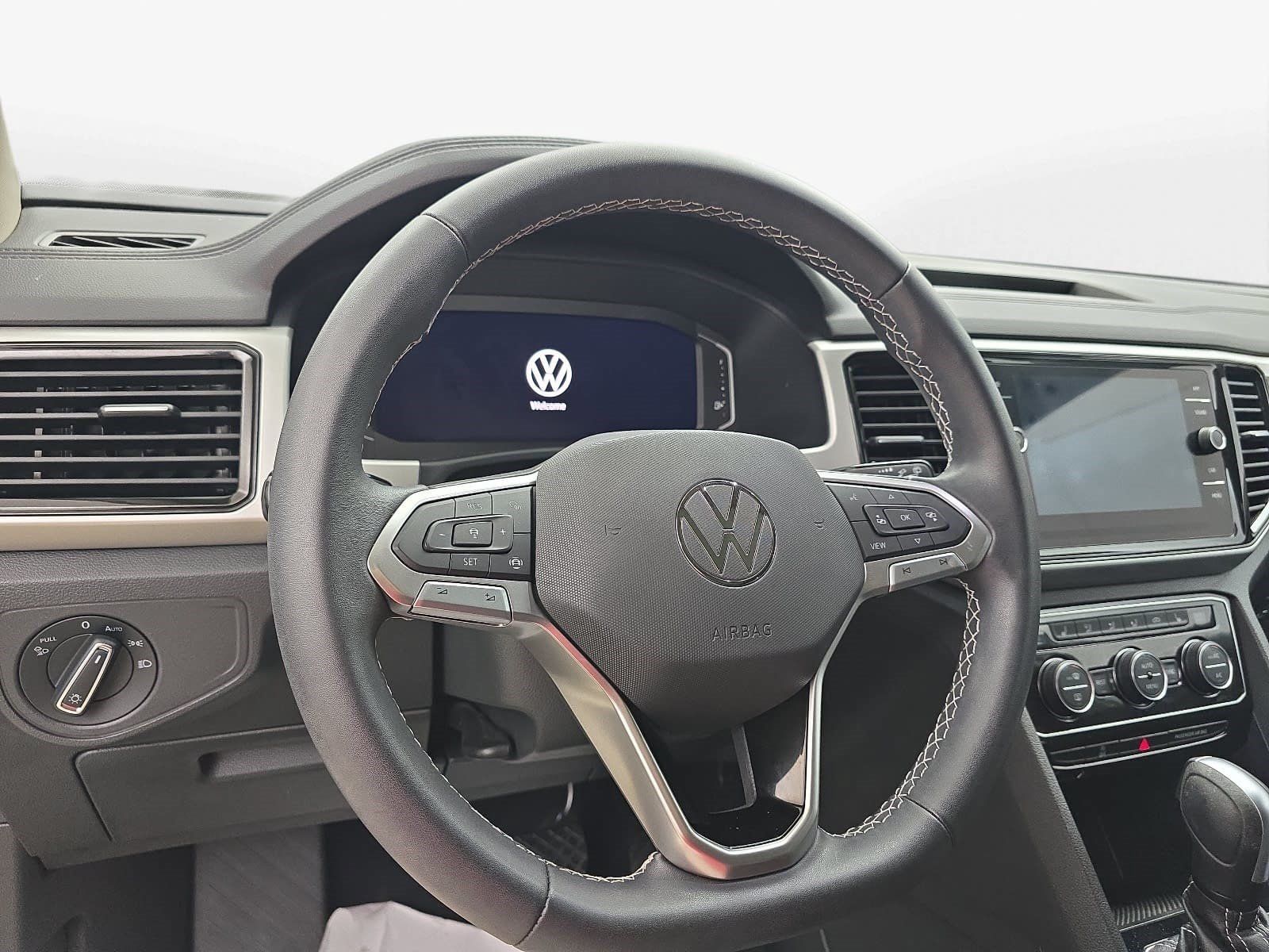 Used 2023 Volkswagen Atlas SE w/ Panoramic Sunroof Package FWD image 13
