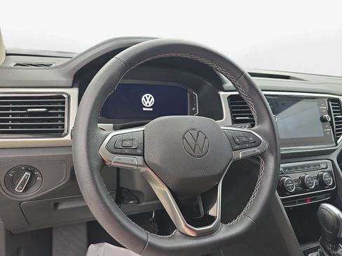 Used 2023 Volkswagen Atlas SE w/ Panoramic Sunroof Package FWD image 13