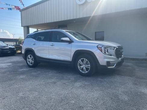 Used 2022 GMC Terrain SLE w/ Driver Convenience Package FWD image 2