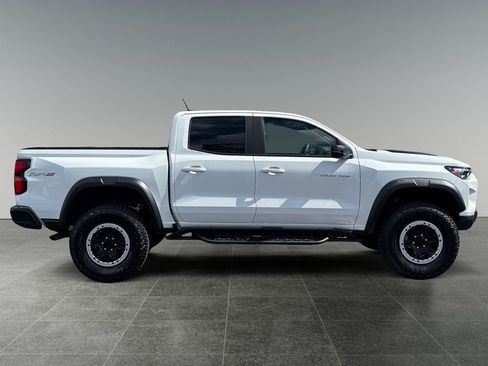 Used 2024 Chevrolet Colorado ZR2 w/ Technology Package AWD/4WD image 8
