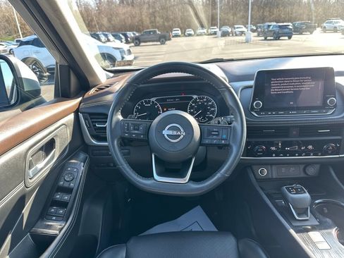 Used 2023 Nissan Rogue SV w/ SV Premium B Package image 26