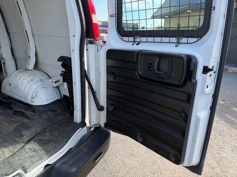 Used 2013 Chevrolet Express 2500 RWD image 30